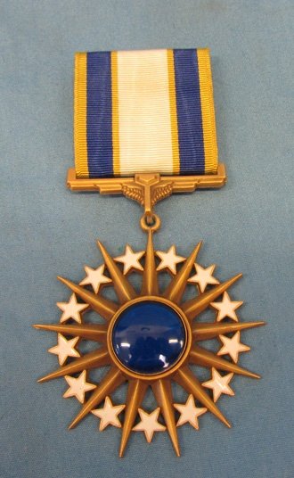  US Cold War Era, Air Force Distinguished Service Medal — image 2
