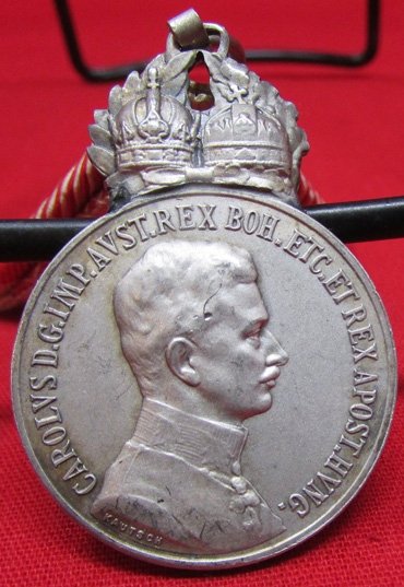  Austrian WWI Bravery Medal 2nd Class, 'Fortitudini' Emperor Karl — image 3