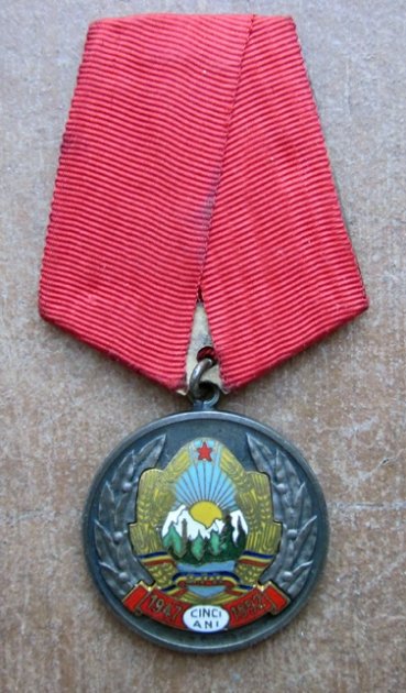  Romania, Communist Era, RSR Medal for the 5th Anniversary of the Socialist Republic 1947-1952 — image 2
