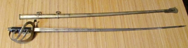  Italian WWII Officers Sword, Engraved Blade — image 3