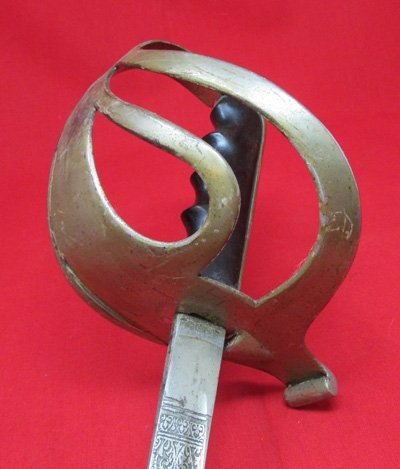  Italian WWII Officers Sword, Engraved Blade — image 4