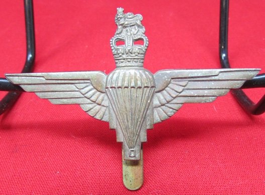  British Post WWII, Airborne Beret Badge — image 2