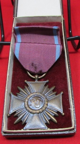  Poland Cross of Merit, Bronze Class, Boxed — image 3