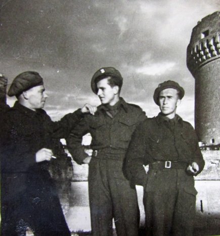  Polish WWII 16th Ind. Armored Brigade, Officers Battledress, Beret, Photos & Medals — image 22