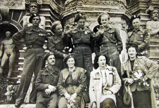  Polish WWII 16th Ind. Armored Brigade, Officers Battledress, Beret, Photos & Medals — image 24