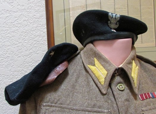  Polish WWII 16th Ind. Armored Brigade, Officers Battledress, Beret, Photos & Medals — image 3