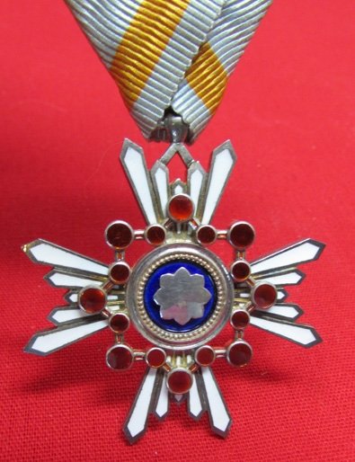  Japanese WWII, Order of the Sacred Treasure, 6th Class, Cased — image 4