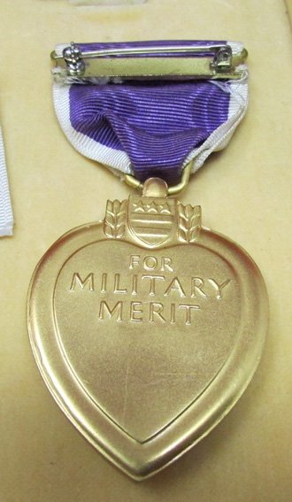  US WWII Slot Brooch Purple Heart, Cased, Complete — image 4