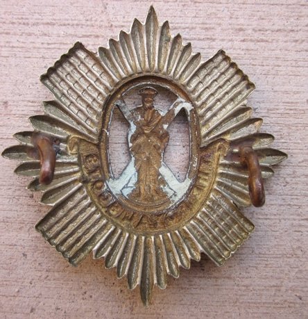  British WWI-WWII Royal Scots Cap Badge — image 3