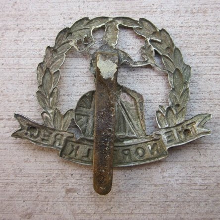  British WWI-WWII Norfolk Regiment Cap Badge — image 3