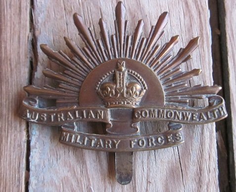 Australian WWI-WWII Commonwealth Military Forces Hat Badge — image 2