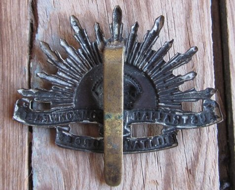  Australian WWI-WWII Commonwealth Military Forces Hat Badge — image 3
