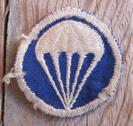  US WWII Airborne Cloth Hat Insignia, Infantry — image 2