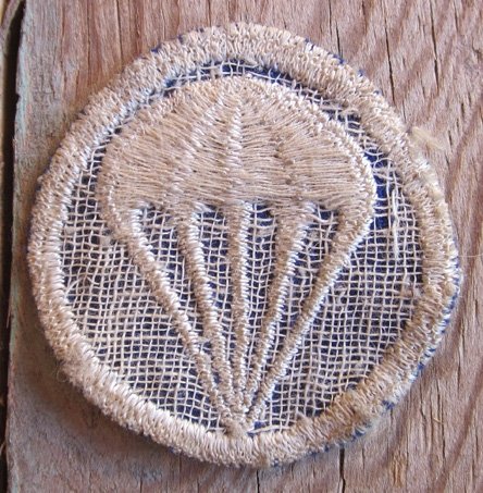  US WWII Airborne Cloth Hat Insignia, Infantry — image 3