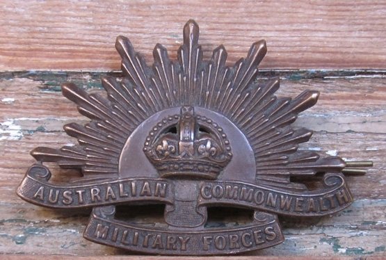  Australian WWII Commonwealth Military Forces Hat Badge — image 2