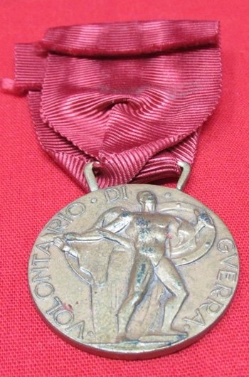 Italian WWII War Volunteer Medal — image 2