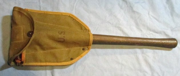  US WWII, M1943 GI Folding Shovel & 1st Pattern Carrier, Ames 1944 — image 2