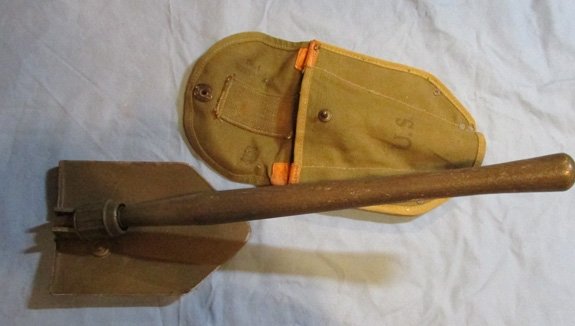  US WWII, M1943 GI Folding Shovel & 1st Pattern Carrier, Ames 1944 — image 3