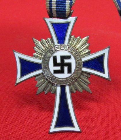  German WWII Mothers Cross in Silver — image 3