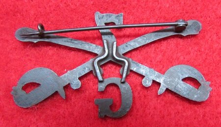 US Ca 1907 Enlisted Service Coat Collar Insignia, 7th Cavalry, Troop G — image 3
