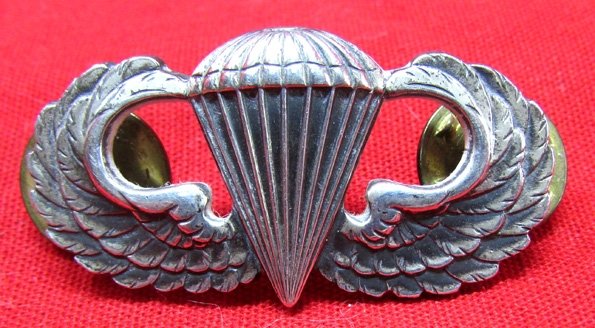 US Vietnam War Era Airborne Jump Wings, Sterling, Clutchback — image 2