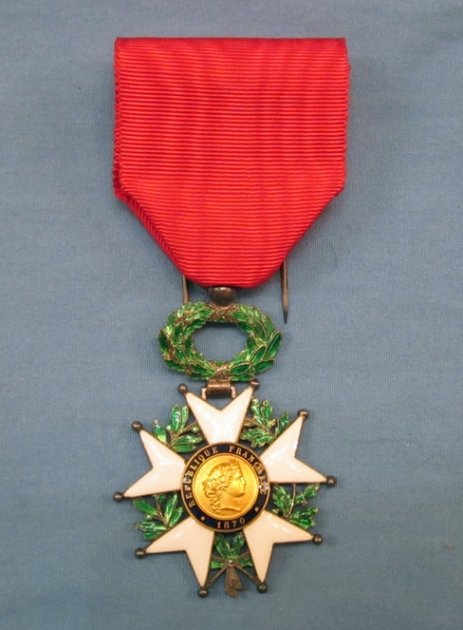 French WWI Era Legion d'Honneur, Officer, Cased — image 3