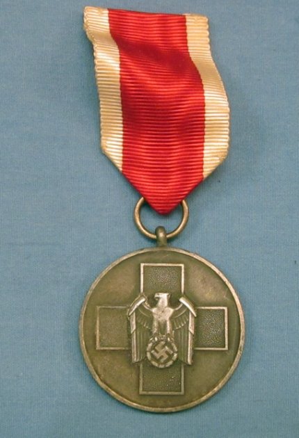 German WWII Red Cross Medal — image 2