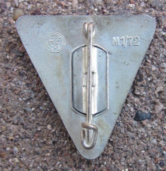 German WWII Frauenschaft Badge, Orts Level, RZM M1/72 — image 3