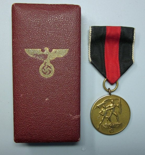 German WWII Czech Occupation Medal, 1 October 1938, Cased — image 2