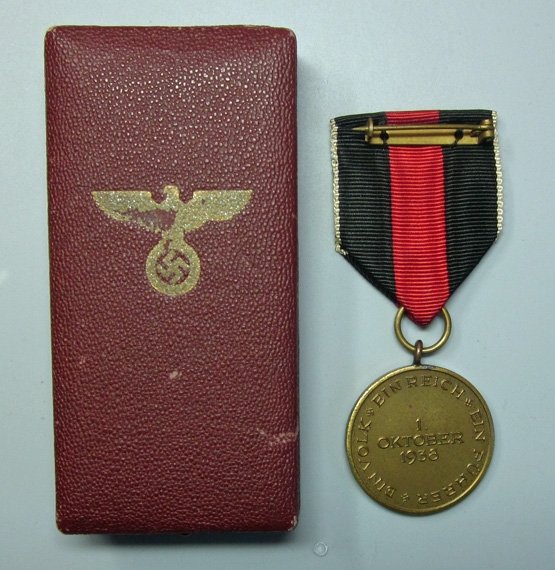 German WWII Czech Occupation Medal, 1 October 1938, Cased — image 3