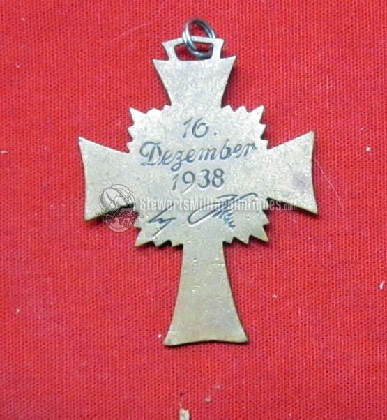 German WWII Bronze Mothers Cross — image 3