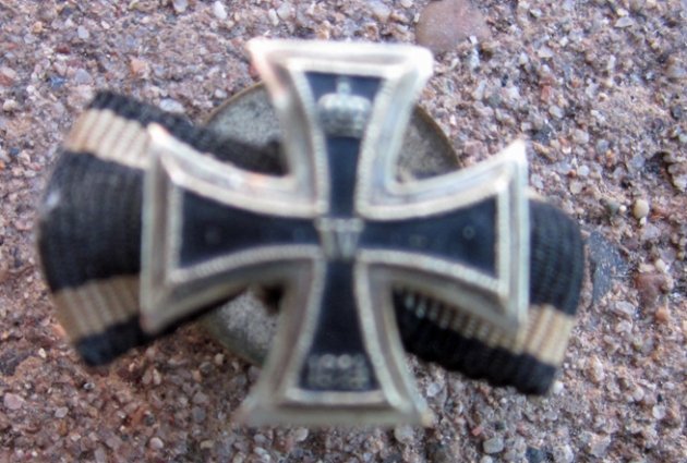German WWI Iron Cross Lapel Button — image 2