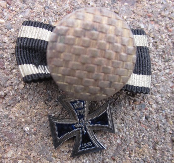 German WWI Iron Cross 2nd Class Lapel Button — image 3