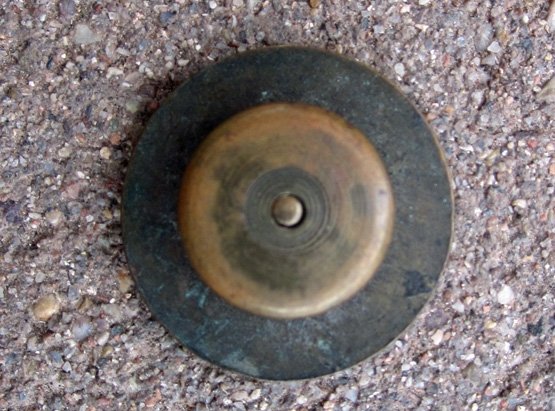 US WWI Enlisted Collar Disc, 15th Artillery, 2nd Division AEF — image 3