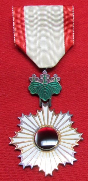 Japanese Order of the Rising Sun 5th Class — image 2