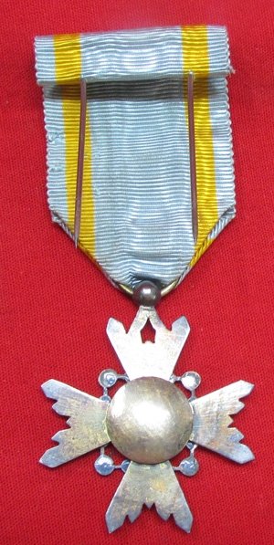 Japanese Order of the Sacred Treasure 6th Class, French Manufacture — image 4