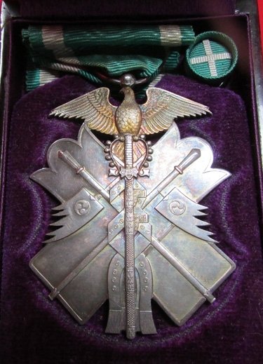 Japanese WWII, 7th Class Order of the Golden Kite, Cased — image 3
