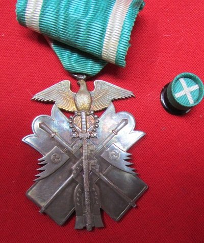 Japanese WWII, 7th Class Order of the Golden Kite, Cased — image 4