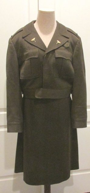 US WWII Women's WAC Officer Uniform Set, Ike Jacket & Skirt — image 2