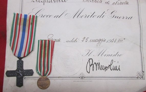 Italian WWI Cross for War Merit & Document, 1935 — image 3