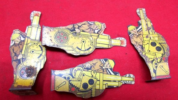 US 1930's Lot of Tin Marx Toy Soldiers, 31 Pieces — image 7