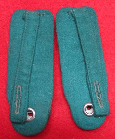 German WWII Heer Beamte Official Shoulder Straps, Non-matching Pair — image 2