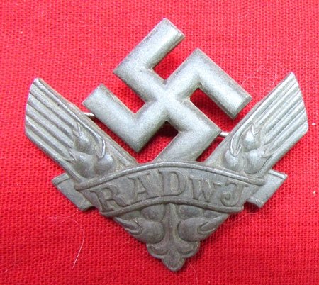 German WWII Female RADwJ Pin — image 2