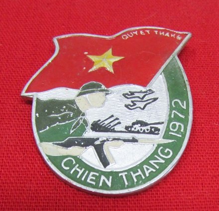  Vietnam War Era, North Vietnamese Medal and Insignia Lot, 5 Pieces — image 4