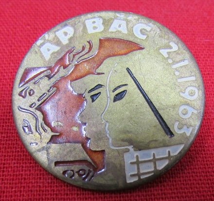  Vietnam War Era, North Vietnamese Medal and Insignia Lot, 5 Pieces — image 5