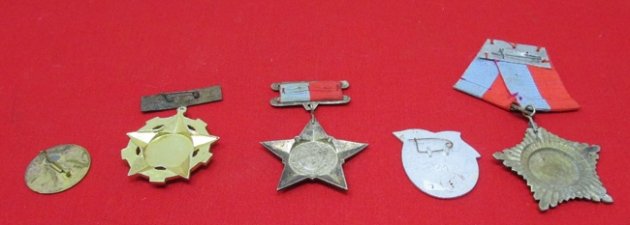  Vietnam War Era, North Vietnamese Medal and Insignia Lot, 5 Pieces — image 7