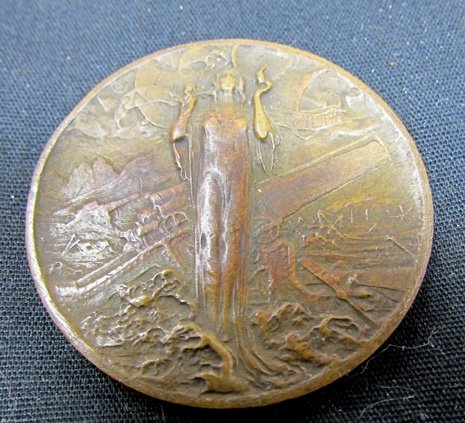  Italian WWI Red Cross Medallion — image 3