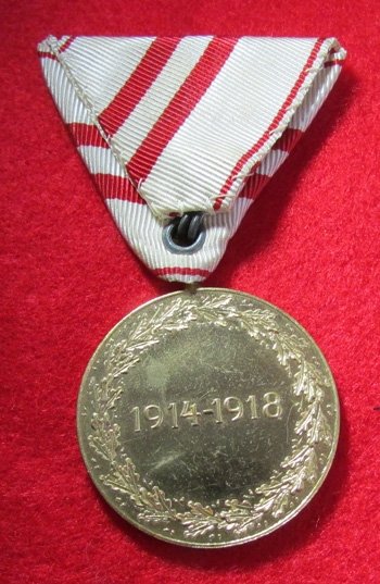  Austrian WWI Combatant's Medal with Swords — image 3