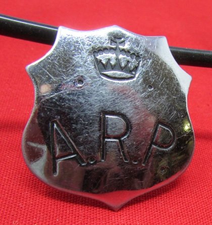  Canadian WWII Air Raid Precautions Badge, Pinback — image 3