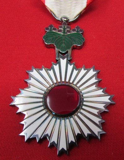  Japanese Order of the Rising Sun, 5th Class, Cased — image 4